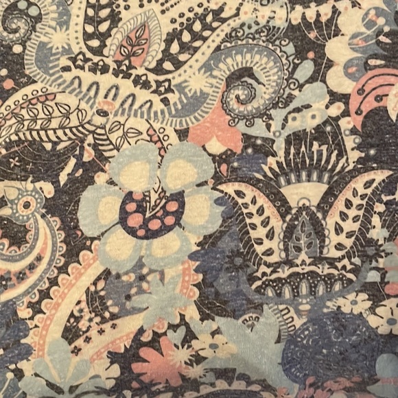 LuLaRoe XS Simply Comfortable Perfect T - Picture 3 of 17